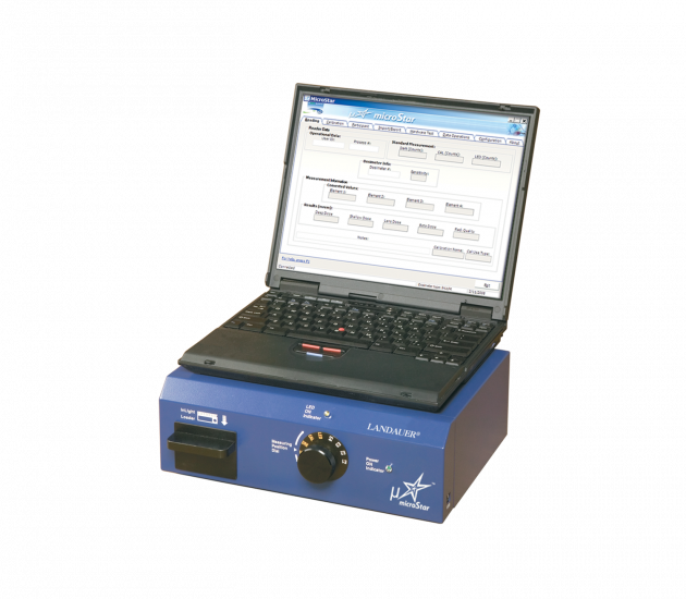 Radiation dosimeter reader